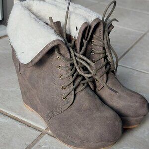 Justfab ankle heel booties with sherpa lining